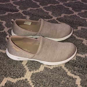 Sketchers Go Walk Lite Starlet Loafer in Taupe